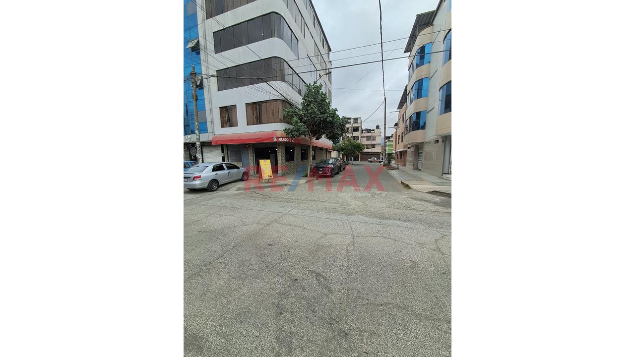 Amplio Departamento 1 Dormitorio,  Posibilidad De Hacer 2 Dormitorios Mas Cuadra 40 De Av. Universitaria Los Olivos