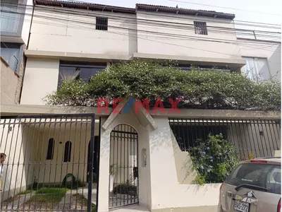 🏡 Venta De Casa De 2 Pisos + Azotea En La Molina