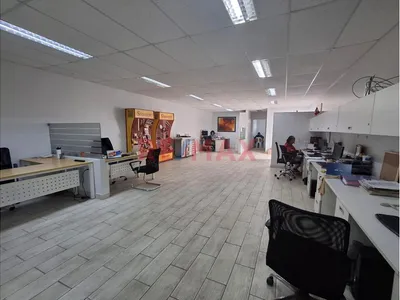 Local Versátil En Chorrillos 300 M² Totales (Oficinas + Almacén + Cochera)