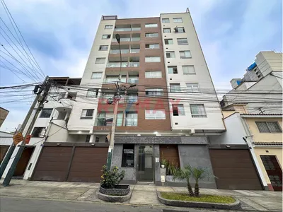 Funcional Departamento En La Mejor Zona De Surquillo
