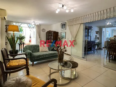 Vive Con La Comodidad De Una Casa: Amplio Departamento En Primer Piso Con Terraza, Patio Y Cochera Frente A Parque!!!