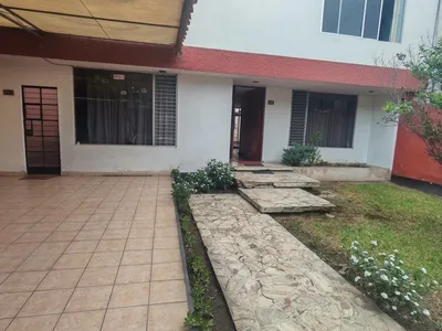 Se vende casa con potencial comercial y residencial en Av. Ayacucho -Surco