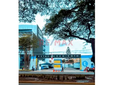 ¡Alquila  Playa De Estacionamiento 100% Operativa En Una Ubicación Estratégica De San Isidro