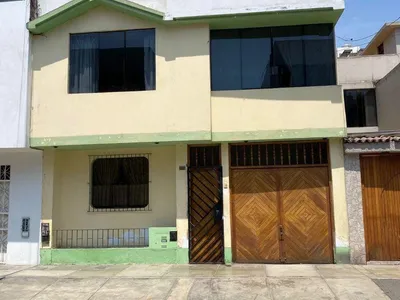 Venta de Casa en Los Olivos - Lima 5 Dormitorios 