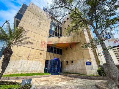 Alquilo Edificio Comercial En Esquina De Av Universitaria Y Av La Marina - San  Miguel