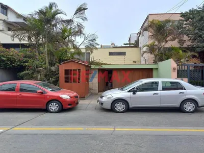 ¡Atención Constructoras Y Desarrolladoras! Se Vende Casa Como Terreno – 344.9 M², Límite De Surco Con Miraflores. Equilibrio Perfecto Entre Tranquilidad Y Accesibilidad