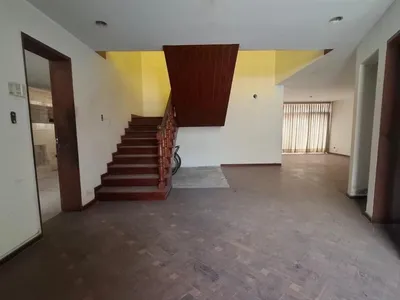 Casa en venta · Calle Puerta del Sol al 200, Santiago de Surco · 303 m², 5 dorm.