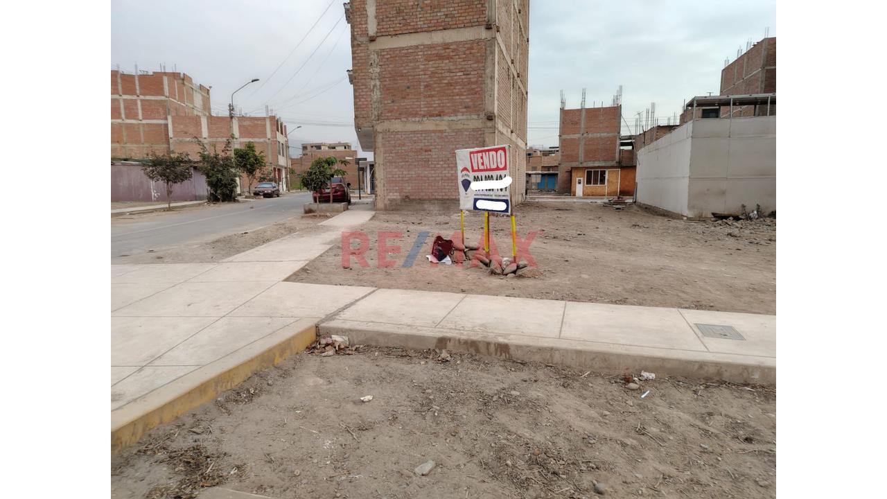 Vendo Terreno En Esquina Y Frente A Parque Urb. Los Ficus De Carabayllo