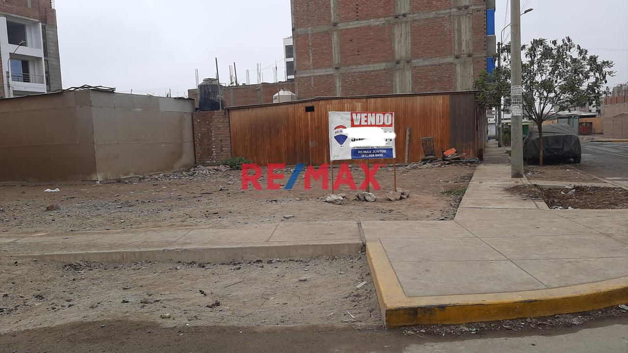 Vendo Terreno En Esquina Y Frente A Parque Urb. Los Ficus De Carabayllo