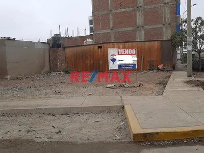 Vendo Terreno En Esquina Y Frente A Parque Urb. Los Ficus De Carabayllo