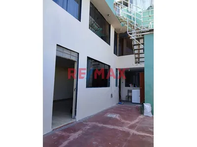 En Venta Casa En Paucarpata/ Ciudad Blanca