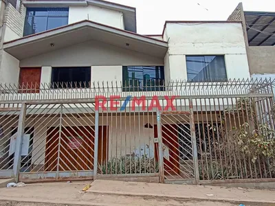 Venta De Casa Como Terreno En Villa Maria Del Triunfo