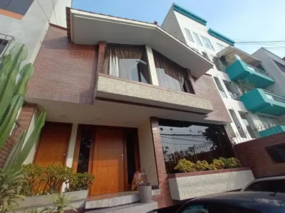 Venta de Casa en Santiago de Surco - Lima 4 Dormitorios
