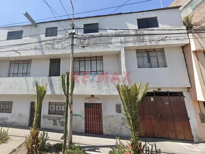Casa En Venta A Pasos De La Av Goyoneche - Miraflores