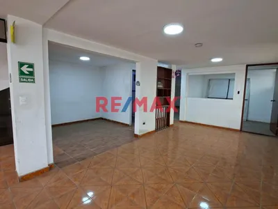 Alquilo Local Comercial 1, 2 Pisos + Azotea En La Av. Chimpu Ocllo - Carabayllo