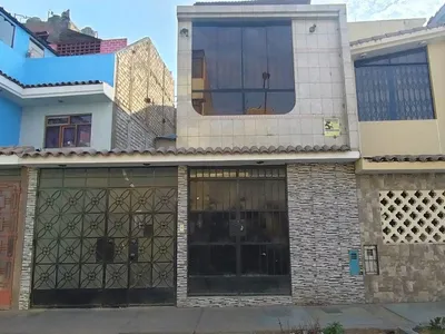 Venta de Casa en Los Olivos - Lima 4 Dormitorios 