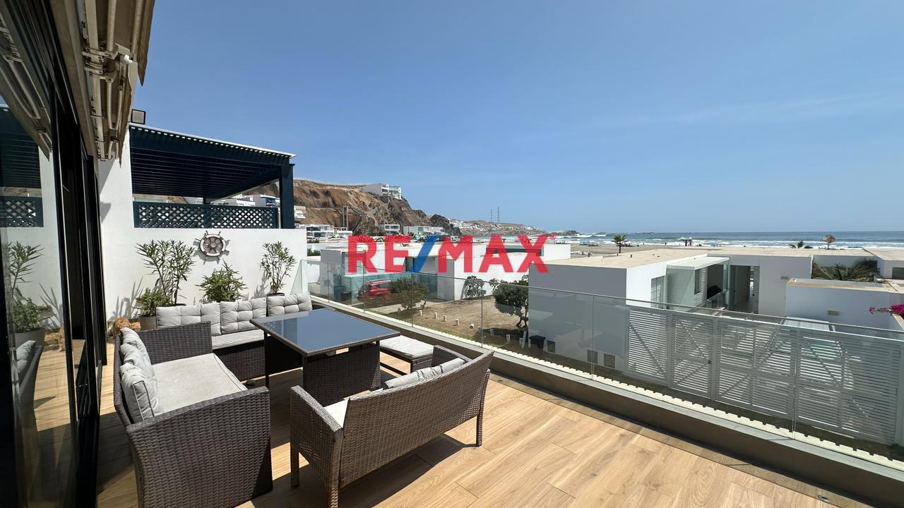 Fabulosa Casa En Venta En Segunda Fila En Lomas Del Mar
