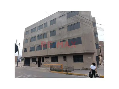 Venta De Edificio  Casa En Esquina  De 4 Pisos En La Zona Del Callao Frente Av. Gambeta