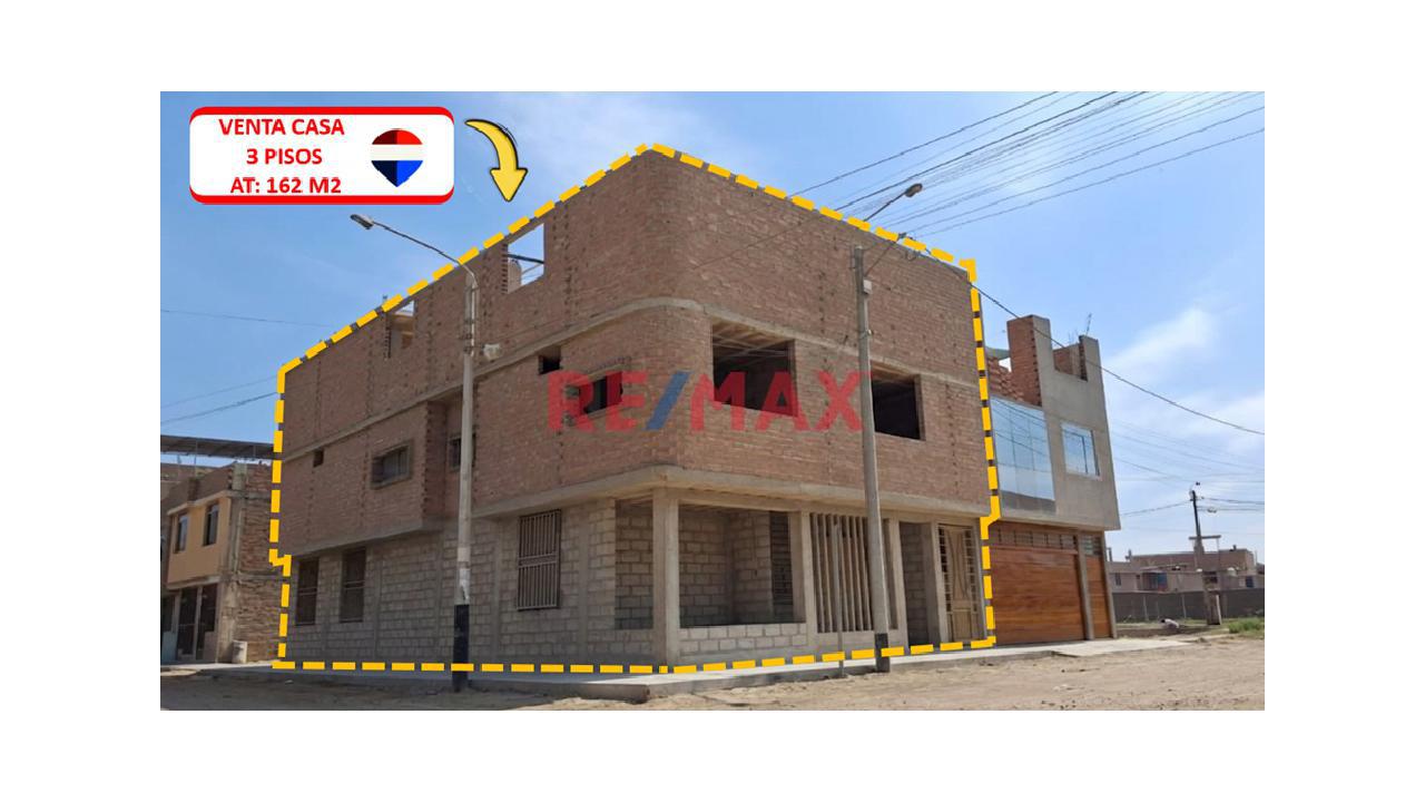 Venta De Casa 3 Pisos Esquina Urb. Santa Rosa - La Victoria