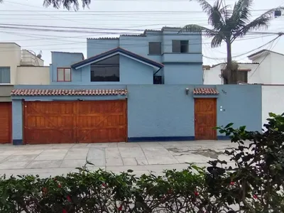Venta de Casa en Santiago de Surco - Lima 4 Dormitorios