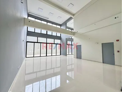 Alquilo Local Comercial En Edificio Corporativo San Isidro -  1Er Piso