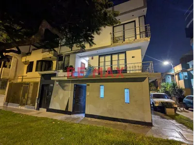 Oportunidad En Surco $141,000 : Departamento En Primer Piso Frente A Parque