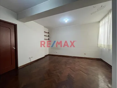 Se Vende Departamento En San Borja Zona Comercial
