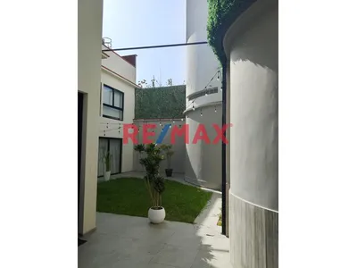 Casa En Venta En San Isidro | 256 M² + Cochera En Excelente Zona