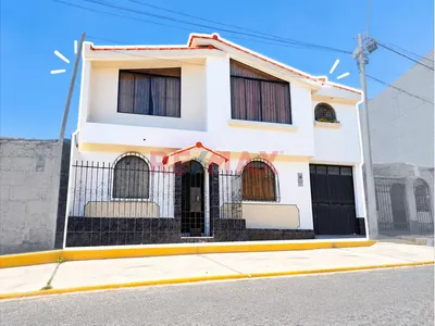 🏡✨ ¡Se Vende Amplia Casa En Asociación José Olaya – Cayma!