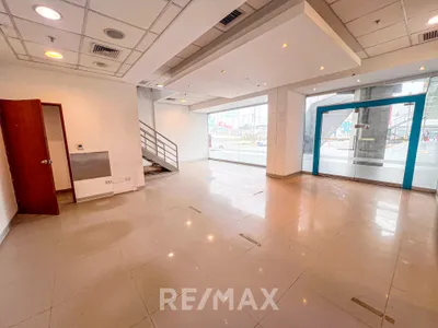 Alquiler De Local Comercial 1Er Piso  En El Centro Bancario Villa El Salvador.