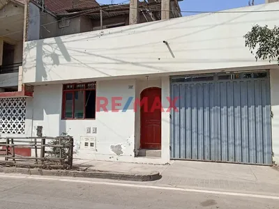 Casa De 160M Al Lado De Parque A 6 Cdras De Panamericana Norte