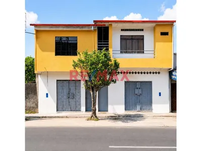 Amplio Inmueble Comercial Ideal Para Empresas – Punchana