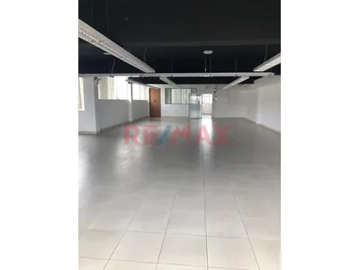 Local Industrial / Comercial En Surquillo