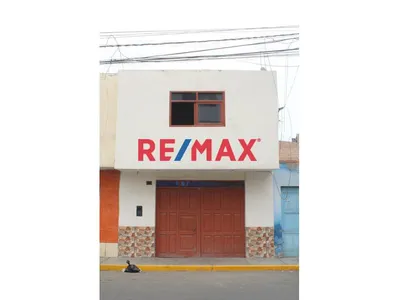 Se Vende Casa En Buena Ubicación Cerca A Avenida Larco, Plaza De Armas De Buenos Aires , Comisaria Que Tiene Salida A Prolongación Bolivia Y Jirón Trujillo
