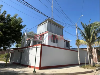 Venta De Amplia Casa En Urb Lourdes