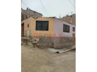 Se Vende Casa A Precio De Terreno En Urb. Santa Rosa En Pte. Piedra