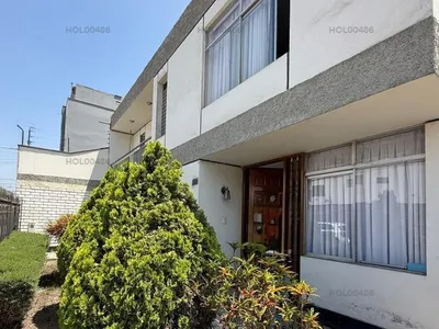 Casa en venta · Calle Joaquín Valverde N 1, San Borja · 322 m², 4 dorm.