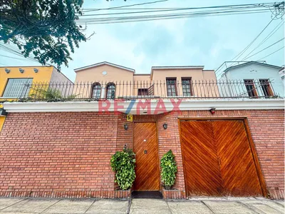 Vendo Amplia Casa De 2 Pisos En Excelente Zona De Miraflores | 310M²