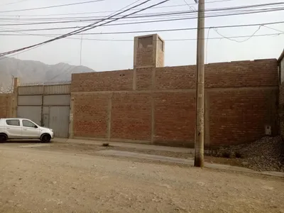Venta de Local Industrial en Ate - Lima 3 Dormitorios 
