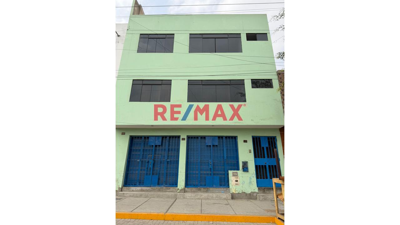 Venta De Inmueble Con Locales Comerciales, Oficinas Y Vivienda Independiente Para Remodelar En Av. Tupac Amaru En Comas