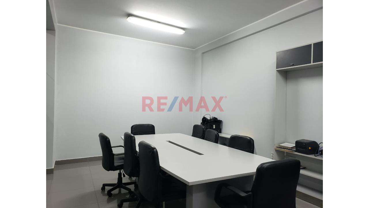 🏢✨ ¡Tu Empresa Merece Una Sede A La Altura De Su Crecimiento! ✨🏢  💼 Oficina Corporativa En Alquiler – 200 M²