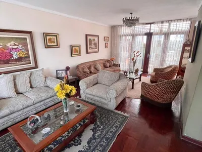 Venta de Casa en Santiago de Surco - Lima 8 Dormitorios