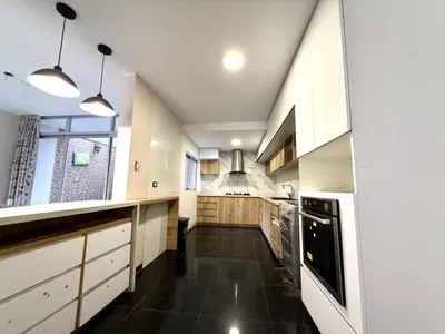 Venta de Casa en Santiago de Surco - Lima 6 Dormitorios