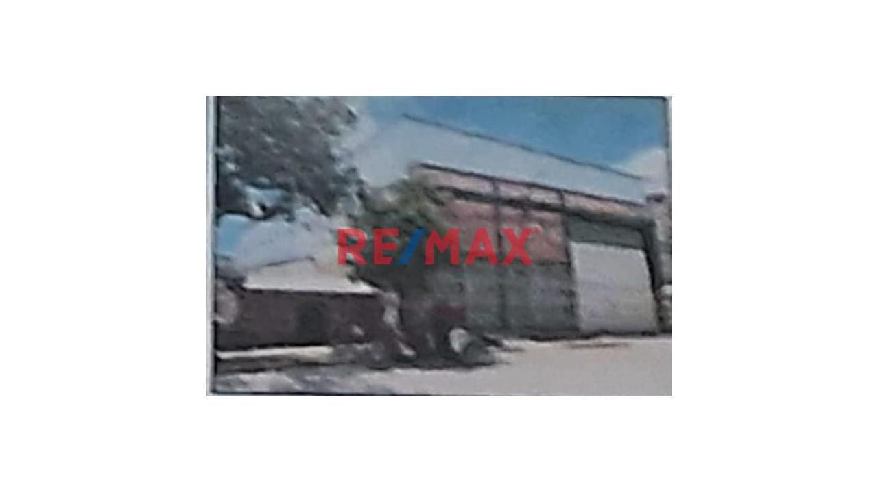 ¡Gran Oportunidad De Inversión En Cajamarca! Se Vende Amplio Inmueble Comercial / Almacén Ideal Para Empresas, Distribuidoras O Inversionistas Que Buscan Una Infrtructura Estratégica Y De Alta Resistencia En Zona Urbana Con Todos Los Servicios Completos (Agua, Desagüe, Pistas Y Veredas).
