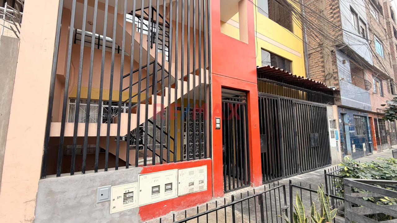 San Juan De Lurigancho Venta De Departamento 175 M2 1 Er Piso 2 Cuadras De La Estacion Postes
