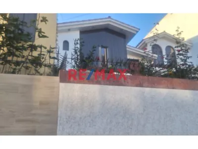 Exclusiva Casa Urbana De 3 Pisos De 276 M² En Urb. Las Orquídeas - Arequipa