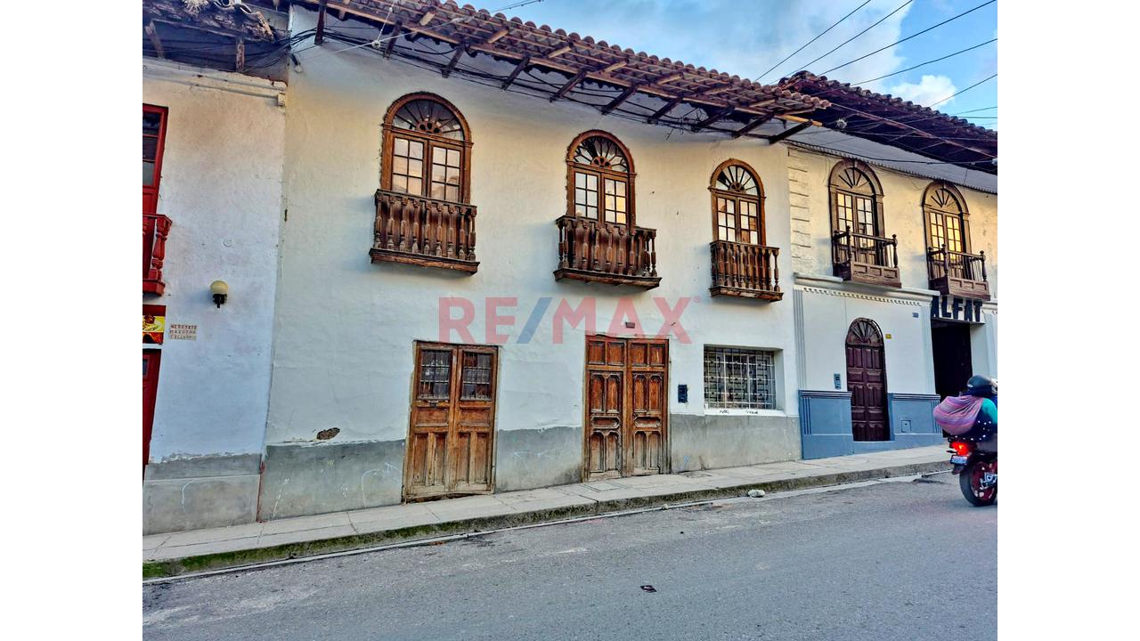 Venta De Casa En Esquina – Jr. José Gálvez 748–750, Zona San Pedro, Cajamarca