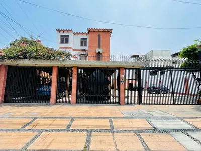 Venta de Casa en Santiago de Surco - Lima 3 Dormitorios