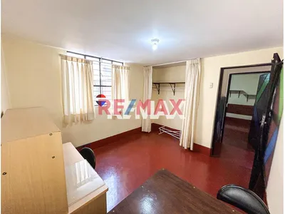 Inversion Segura: Departamento En 2Do Piso Perfecto Para Airbnb O Renta Estudiantil | Cercado De Lima