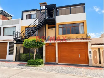 Casa en venta · Jr Honduras Num 109 Urb Americo Garibaldi, Ilo · 260 m², 4 dorm.